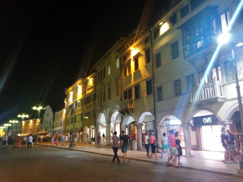Casetta Next To The Creek Dino Buzzati Belluno Bilik gambar
