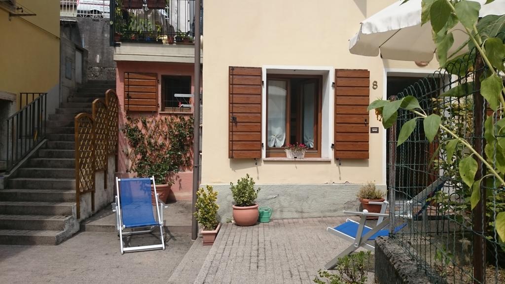 Casetta Next To The Creek Dino Buzzati Belluno Bilik gambar